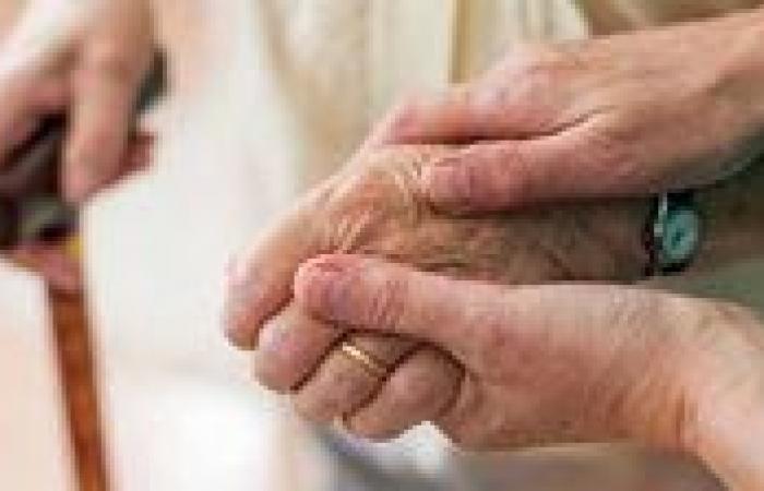 وفقا للقانون الجديد.. ما هي إجراءات خدمة توصيل المعاش للمسنين؟